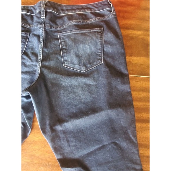 Universal Thread Womens Size 16 Mid-Rise Curvy Skinny Denim Capris Preowned - Picture 8 of 14